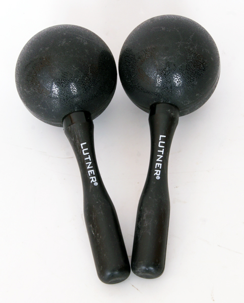 M21 Пластиковые маракасы на ручке диаметр 8cм, длина 21см. Fleet