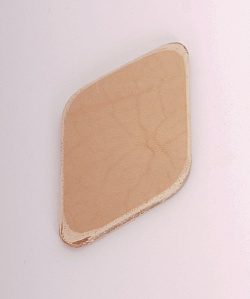 P09-Медиатор кожаный для гуслей,форма ромб. Мозеръ