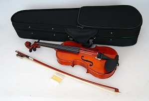 MV-001 Скрипка 4/4 в комплекте футляр, смычок и канифоль, Carayа