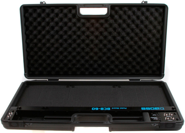 BCB-60 кейс для гитарных эффектов, с адаптером и коммутацией. BOSS