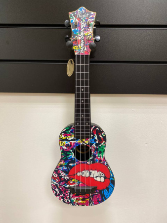 TUS PAPIN OLIMPOS Укулеле Travel, сопрано, рисунок Папин Олимпос, чехол в комплекте, FLIGHT 