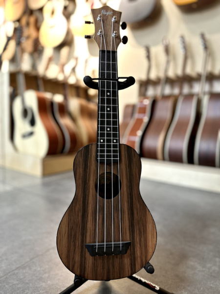 TUS-55 AMARA Укулеле Travel, сопрано, пластик, чехол в комплекте, FLIGHT