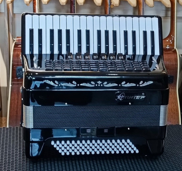 Юпитер 3/4 Аккордеон 3-х голосный, не выборный, 7+2 регистра, диапазон 34x80, Юпитер