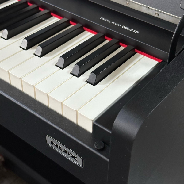 WK-310-Black Цифровое пианино на стойке с педалями, черное, Nux Cherub