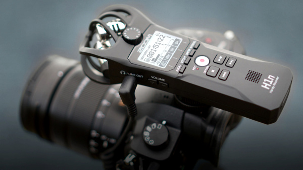 H1n портативный стереофонический рекордер со встроенными XY микрофонами 90°. ZOOM