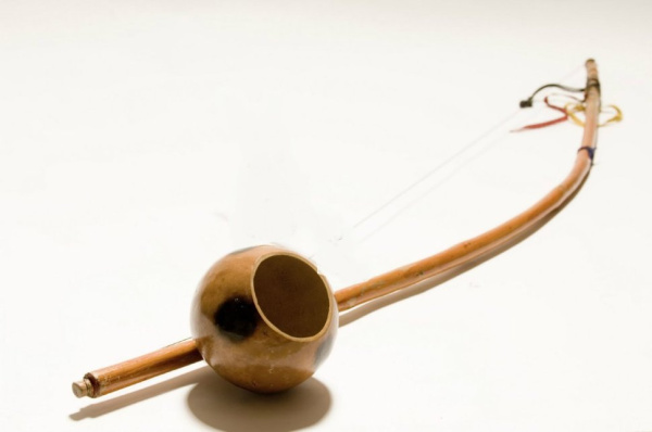 TUT000 Беримбау (ухади), национальный африканский инструмент, HUGH TRACEY 