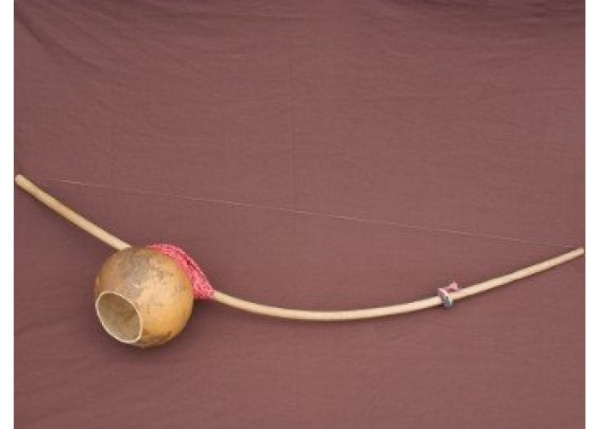 TUT000 Беримбау (ухади), национальный африканский инструмент, HUGH TRACEY 